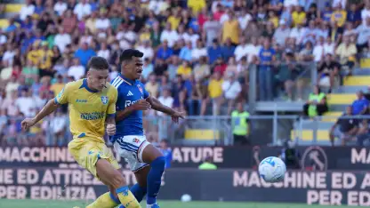 Frosinone-Como 2-0, ciociari a 10 punti