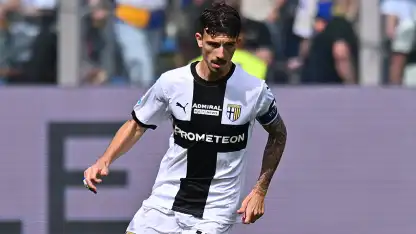 Napoli want to hold onto their lead in Parma