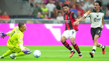 Milan-Venezia 2-0, rossoneri vittoriosi al debutto a San Siro