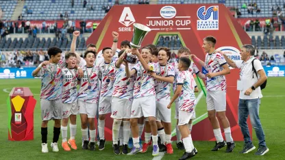 La Parrocchia San Giuseppe Lavoratore alza la coppa della Philadelphia Junior Cup | Keep Racism Out