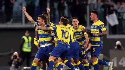 Napoli visit Parma to go four points behind