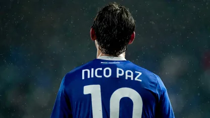 Como face Cagliari to stay near the top