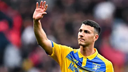 Frosinone-Bologna, mezzogiorno di fuoco