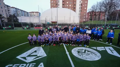 EA SPORTS FC e Lega Calcio Serie A inaugurano un campo da calcio a Milano nell’ambito del programma FC FUTURES