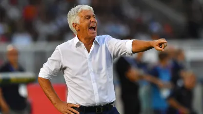 Perché la Roma gioca senza centrocampisti... e sta funzionando?