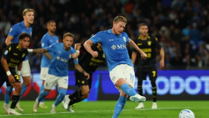 Napoli-Frosinone 3-0, doppietta per De Bruyne