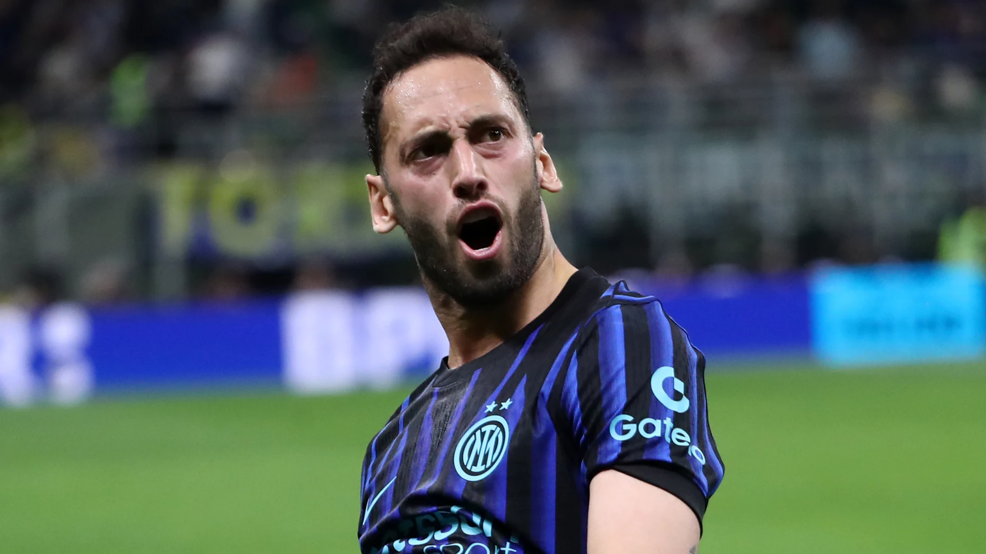 Hakan Calhanoglu tak tertarik pindah ke Galatasaray