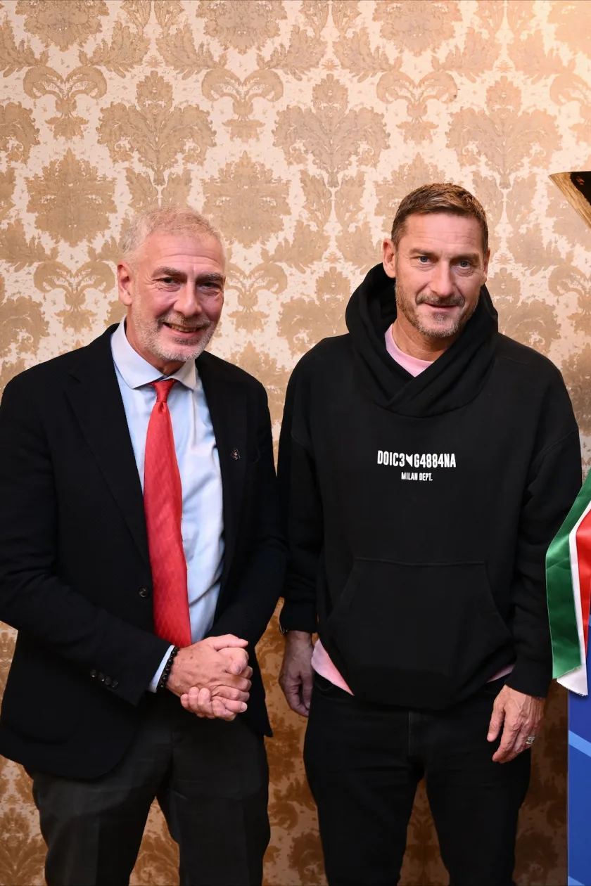 La Serie A rafforza i propri legami con la Georgia con Francesco Totti che porta il trofeo dello Scudetto a Tbilisi