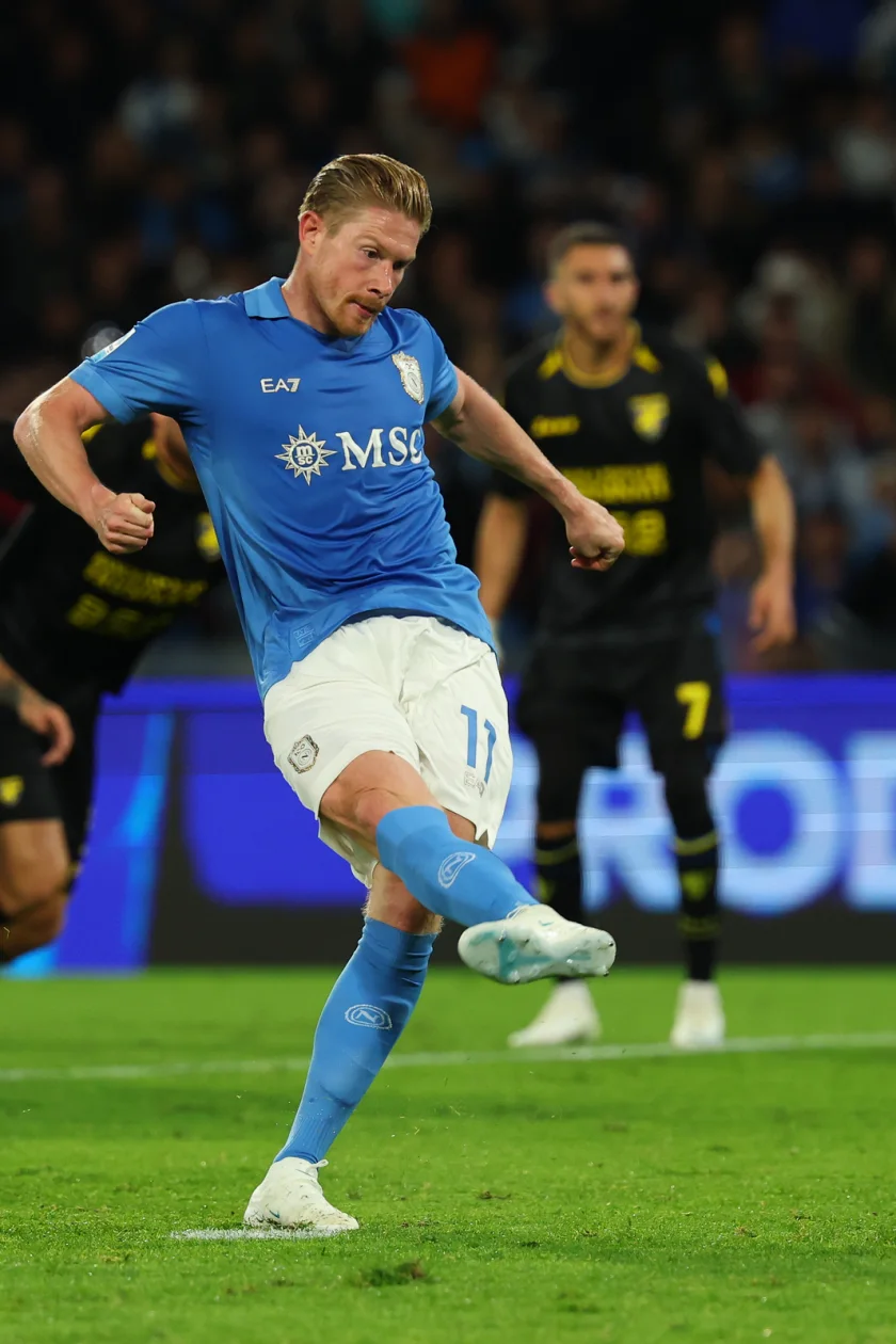 Napoli-Frosinone 3-0, doppietta per De Bruyne