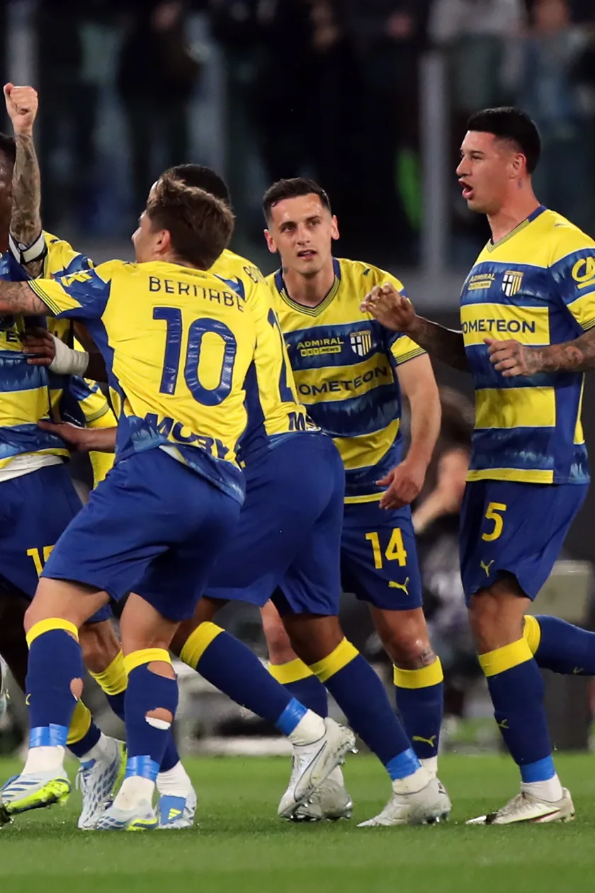 Napoli visit Parma to go four points behind
