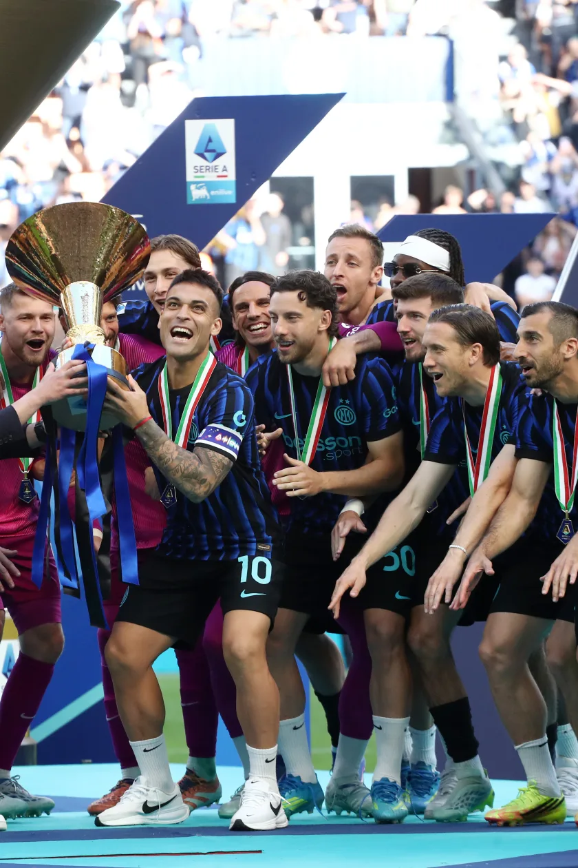 L'Inter alza al cielo il suo 21° Scudetto