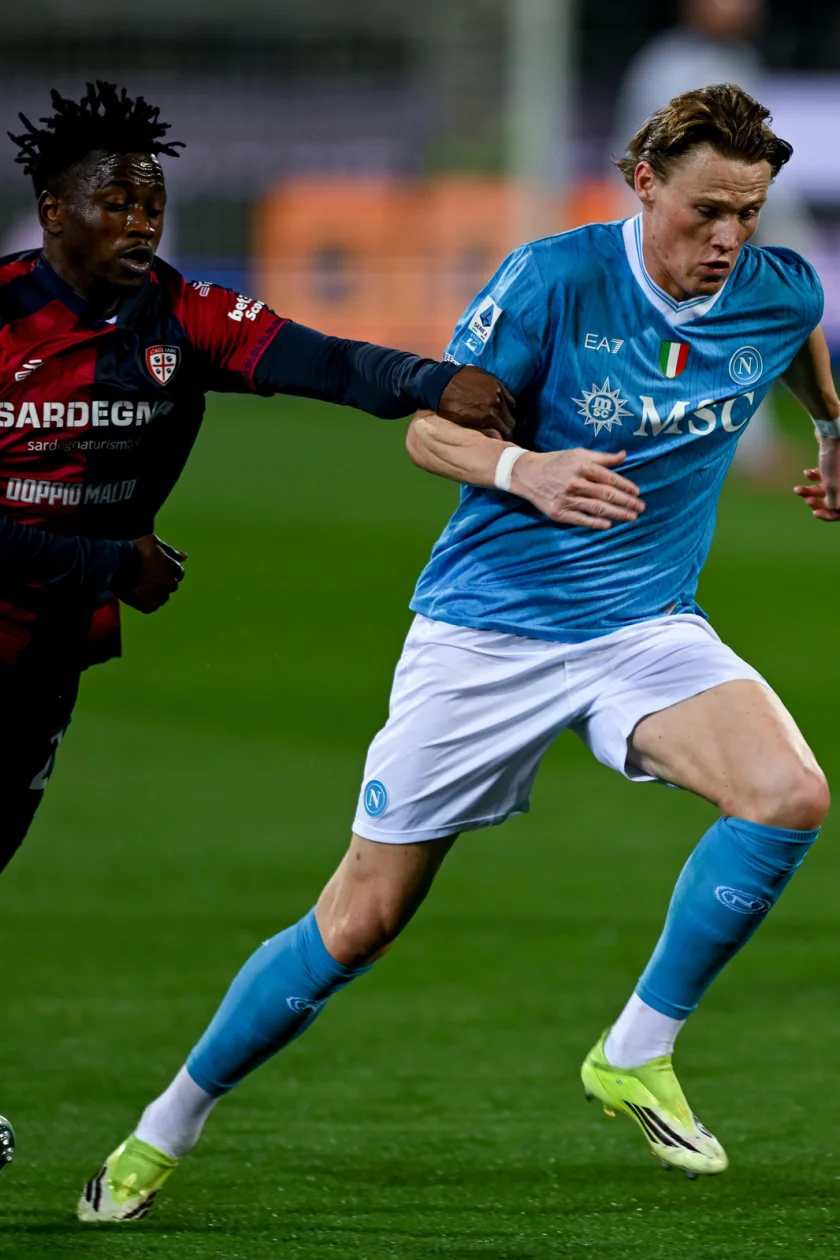 Cagliari-Napoli 0-1, gli azzurri balzano al secondo posto