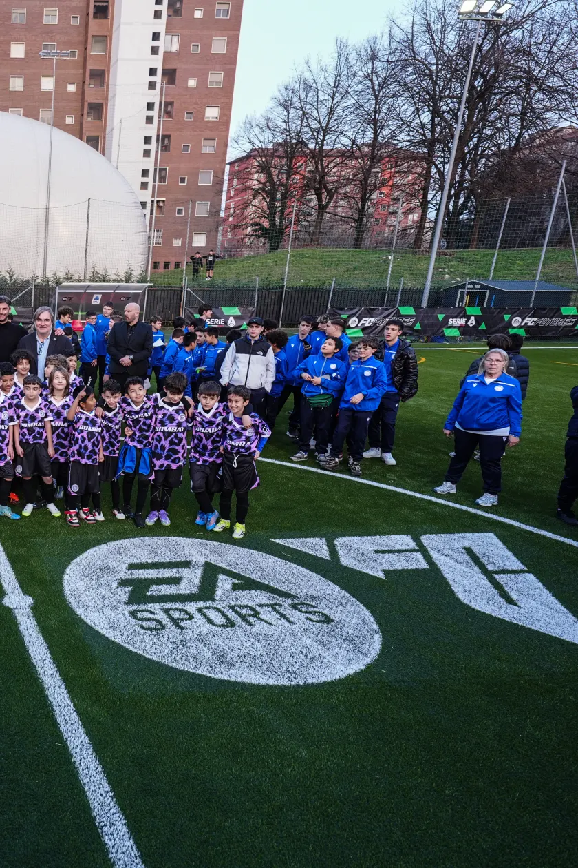 EA SPORTS FC e Lega Calcio Serie A inaugurano un campo da calcio Milano nell’ambito del programma FC FUTURES