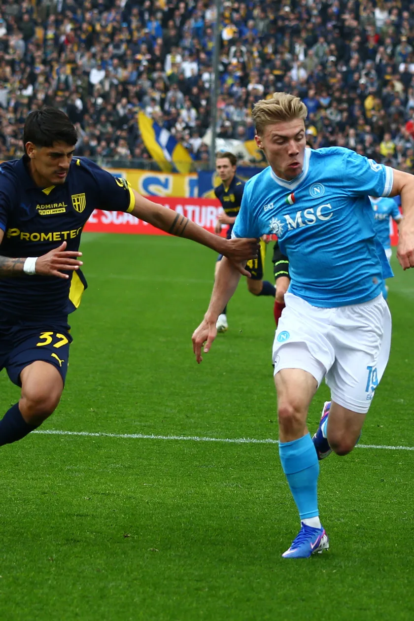 Parma-Napoli 1-1, McTominay risponde al vantaggio firmato da Strefezza