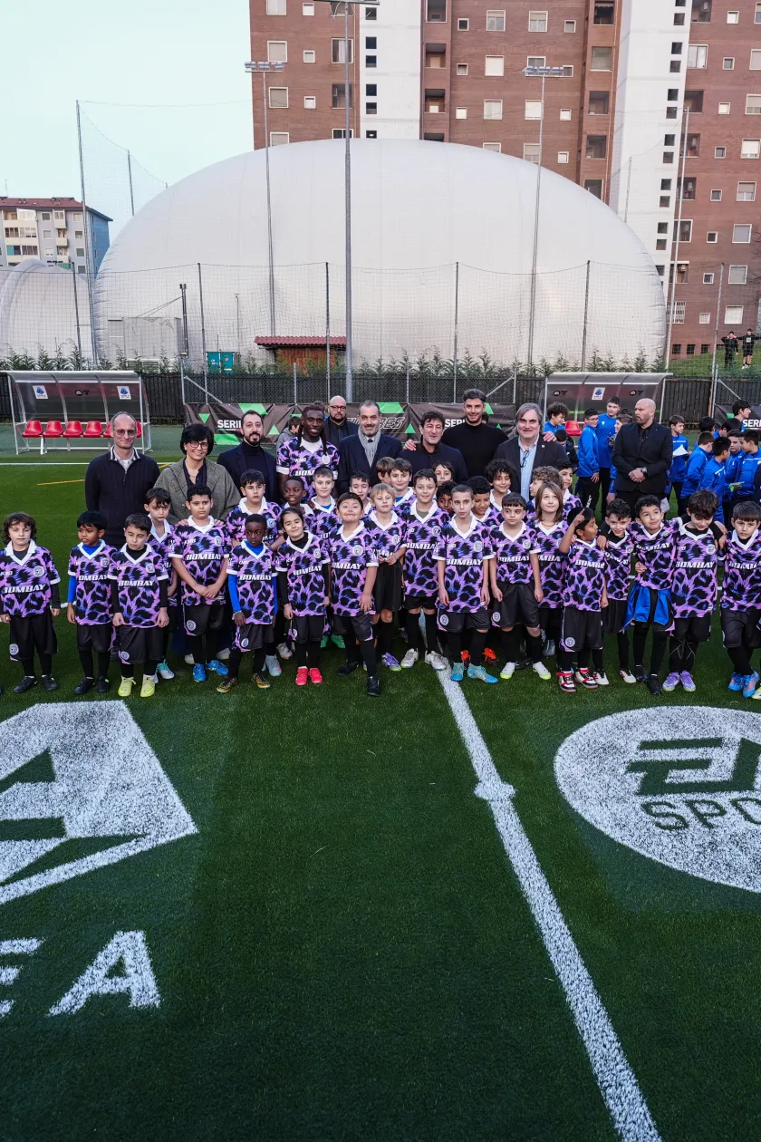 EA SPORTS FC e Lega Calcio Serie A inaugurano un campo da calcio a Milano nell’ambito del programma FC FUTURES