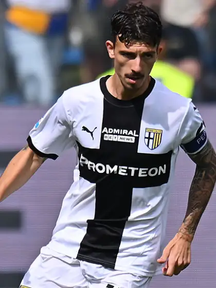 Napoli want to hold onto their lead in Parma