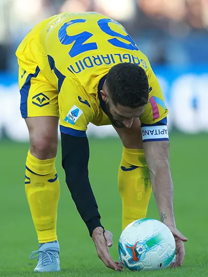 Verona e Cagliari a caccia di punti salvezza