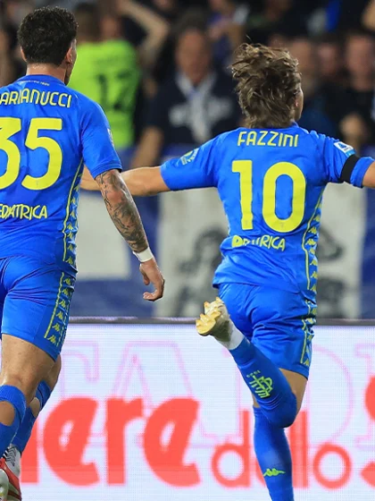 Napoli against Cagliari for the Scudetto