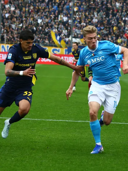 Parma-Napoli 1-1, McTominay risponde al vantaggio firmato da Strefezza