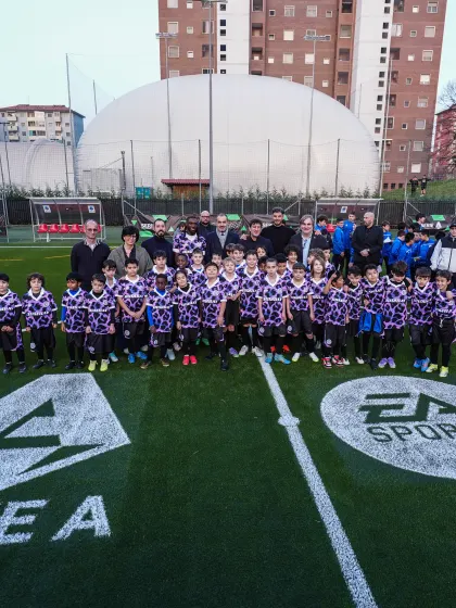 EA SPORTS FC e Lega Calcio Serie A inaugurano un campo da calcio a Milano nell’ambito del programma FC FUTURES